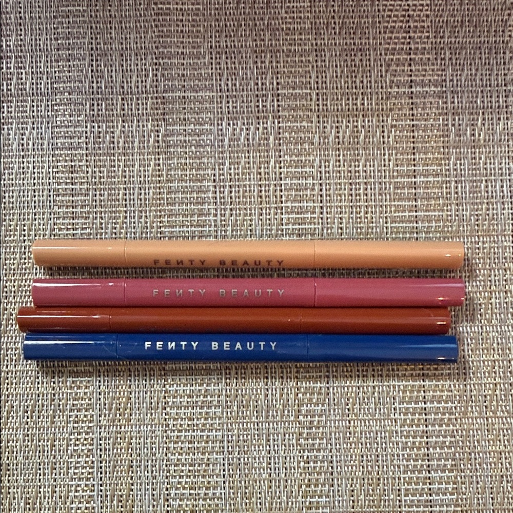 Fenty Beauty 
Precision gel Eyeliner pencil